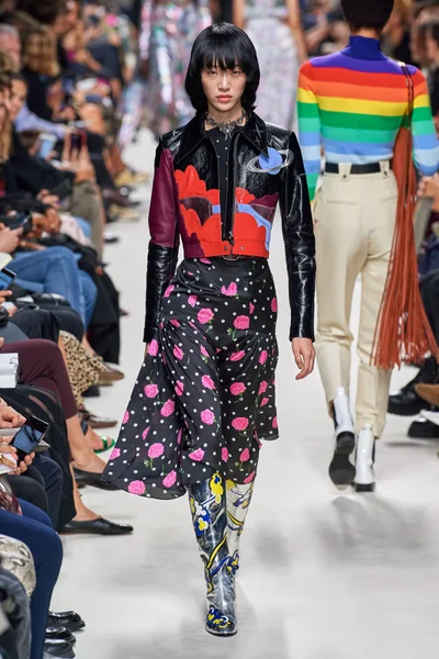 Look 16
